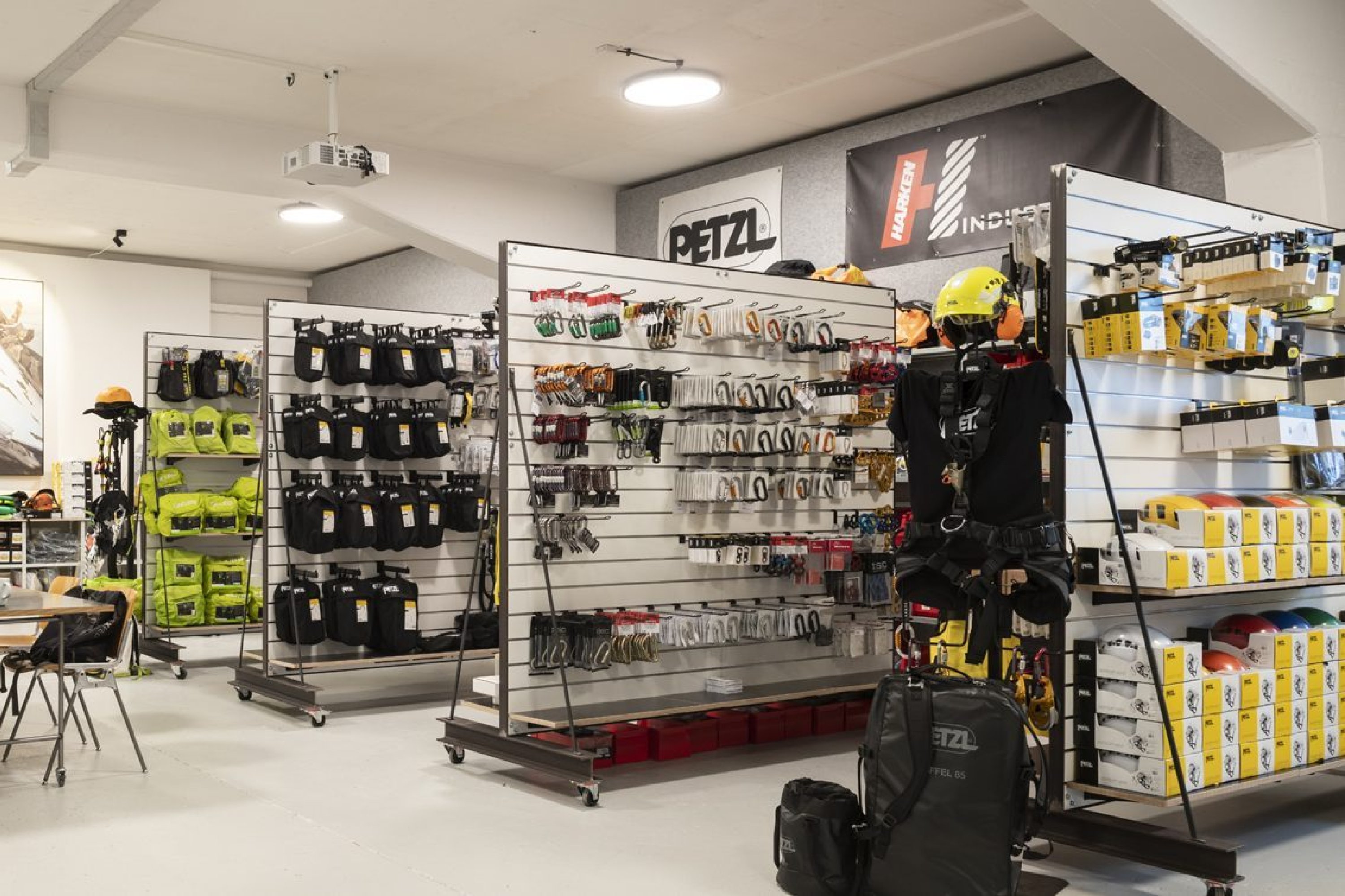 Laden mit Absturzsicherungsmaterial  – Toprope