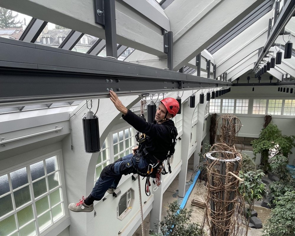 Industriekletterer an Laufschienensystem  – Toprope